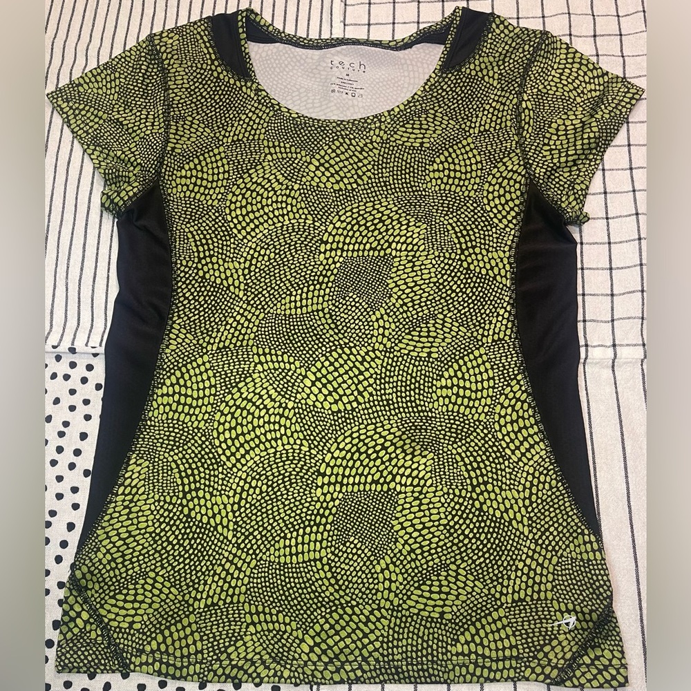Tech Couture Women's Green & Black Slimming Short Sleeves Top Size M